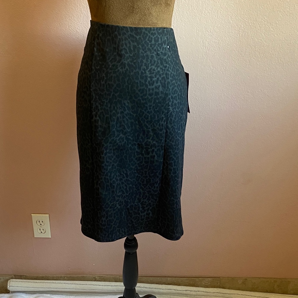 LOVE SCARLETT Elegant Black Leopard Print Midi Skirt